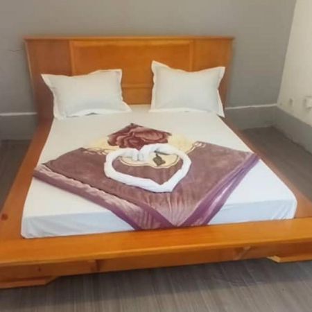 Отель Bh Apero Club Bertoua Экстерьер фото